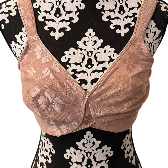 Wacoal  Underwire Bra with Molded Cups - Picture 1 of 5